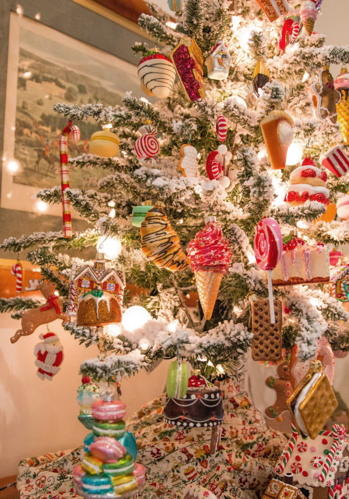 Божићно дрвце са слаткишима