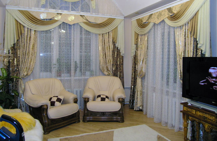 Curtains with lambrequins