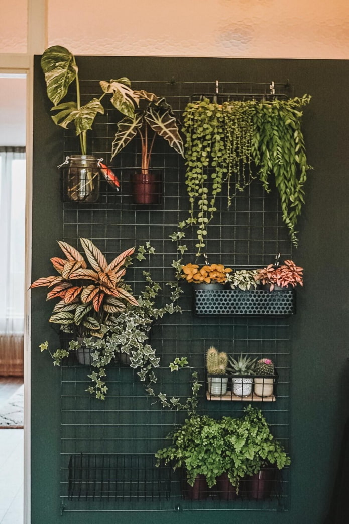 Planter on a wire rack