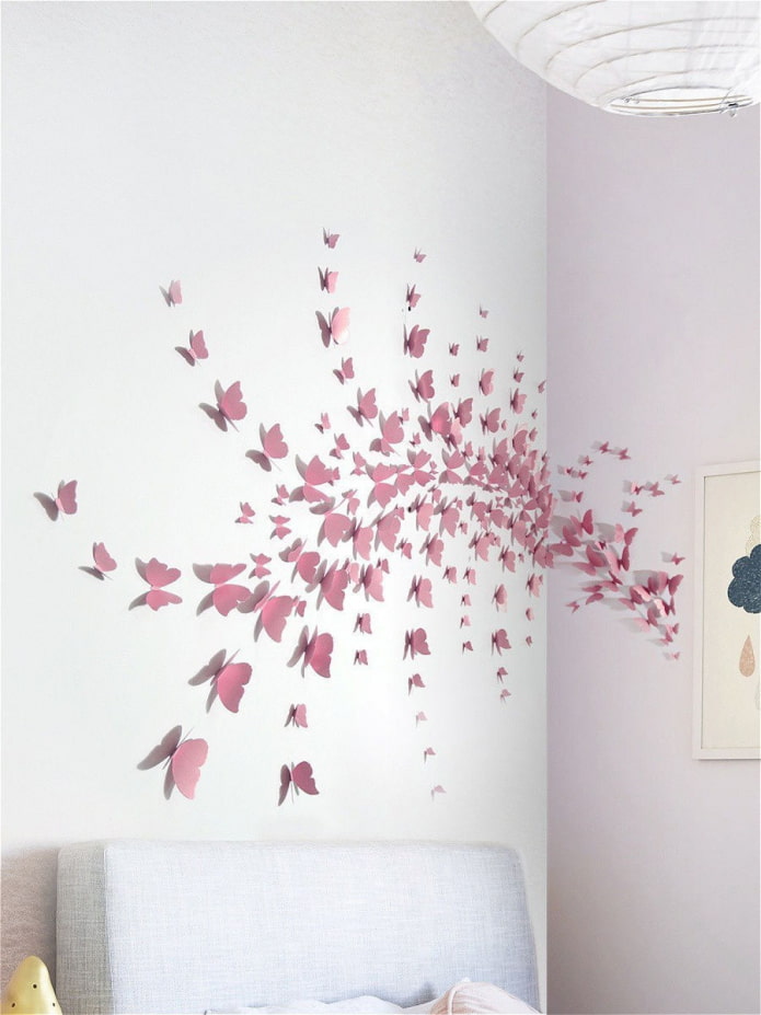 Schmetterlinge an zwei Wänden