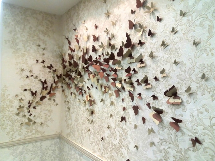 Schmetterlinge an angrenzenden Wänden