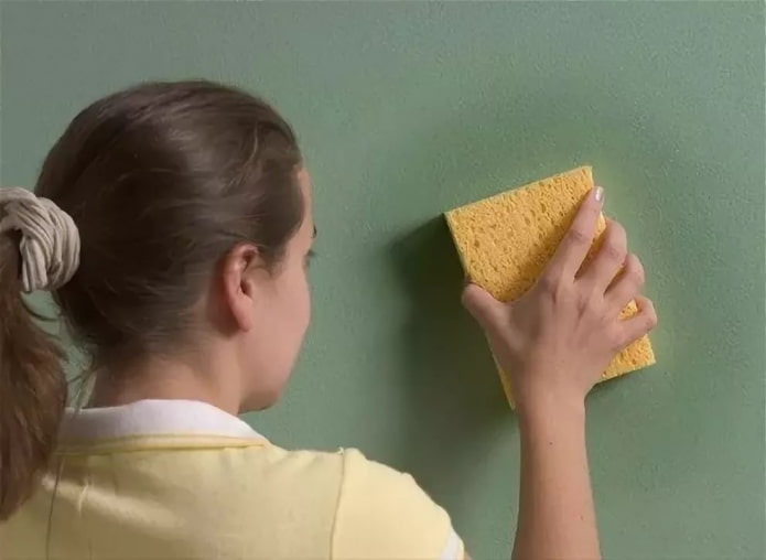 washing the wall with a sponge