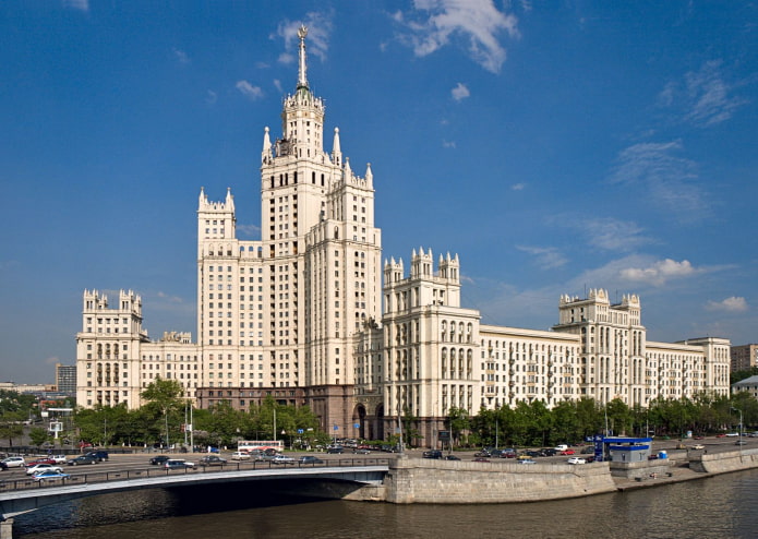 skyscraper on the Kotelnicheskaya embankment