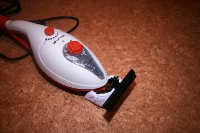 Steam mop with nozzle