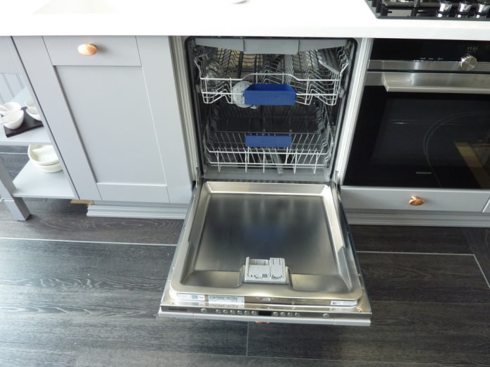 Compact dishwasher