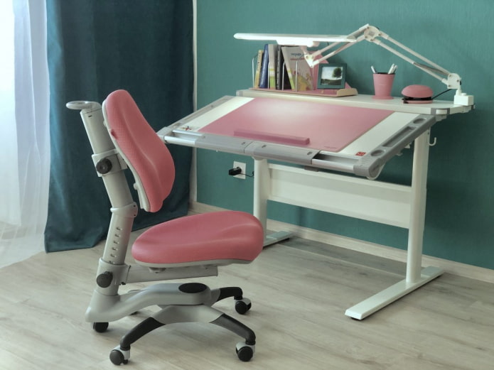 ergonomic children's desk