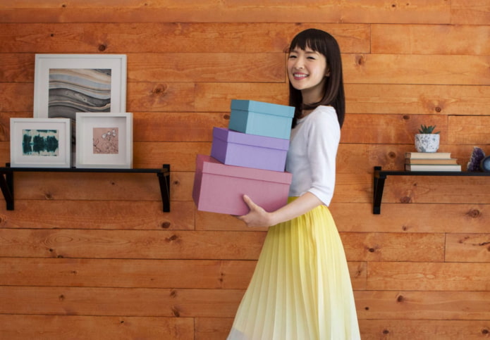 Marie Kondo with boxes