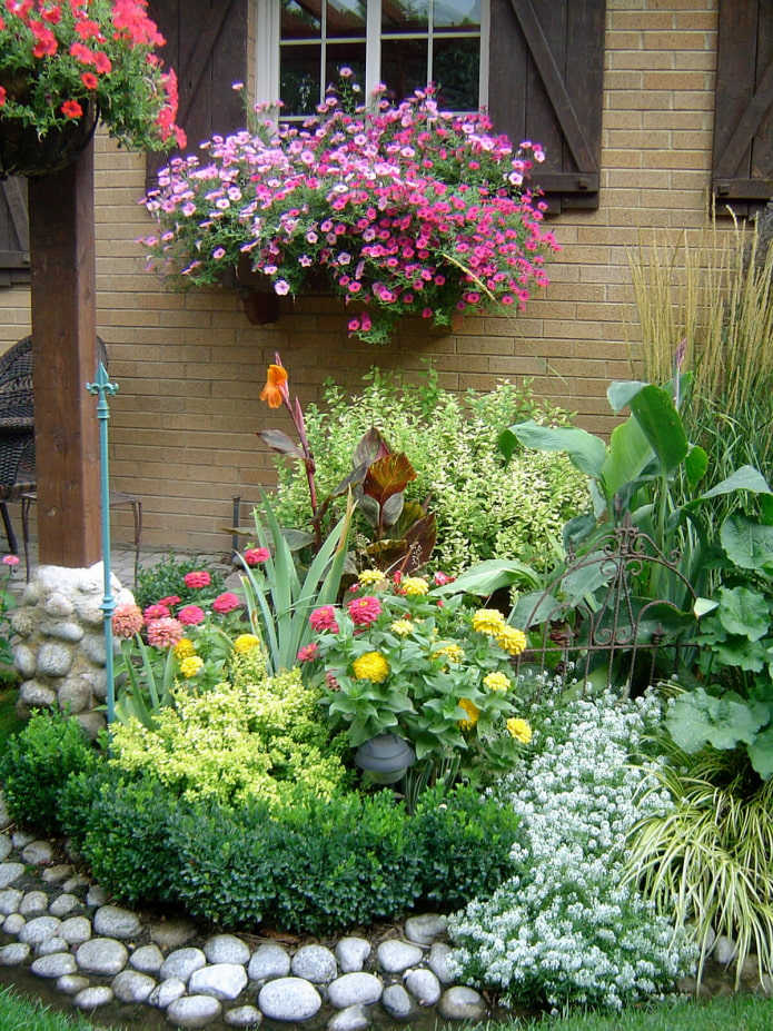 Květinová zahrada u domu