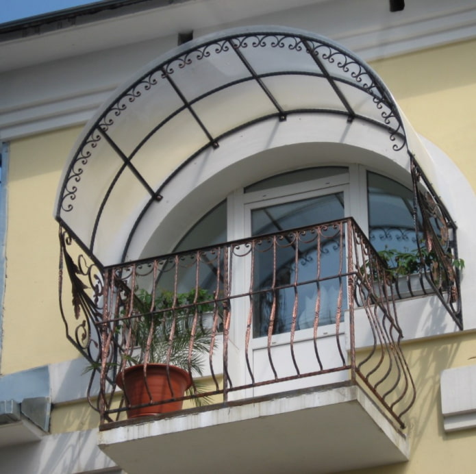 Balkonüberdachung aus Polycarbonat