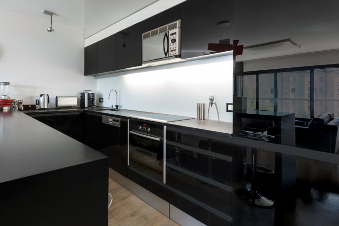 Schwarz glänzende Küche