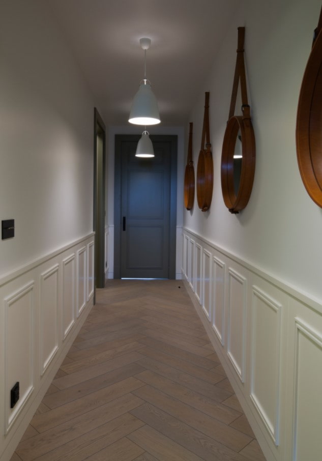 how to arrange a narrow corridor
