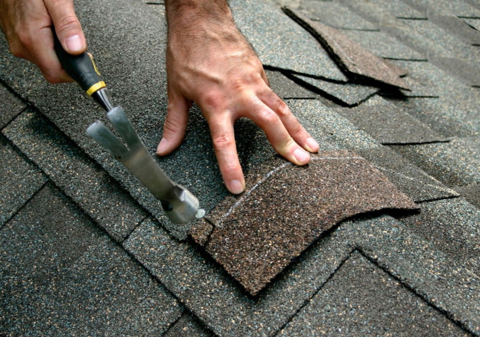 installation of a ridge of a soft roof on nails