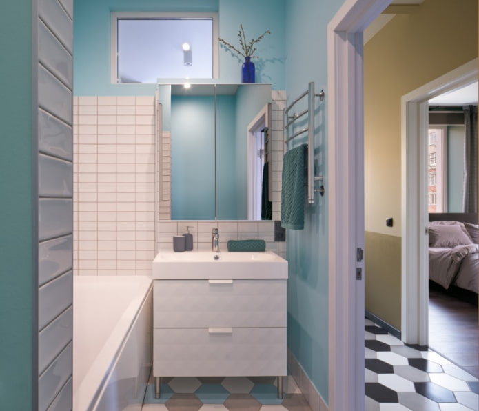 bathroom design with transom