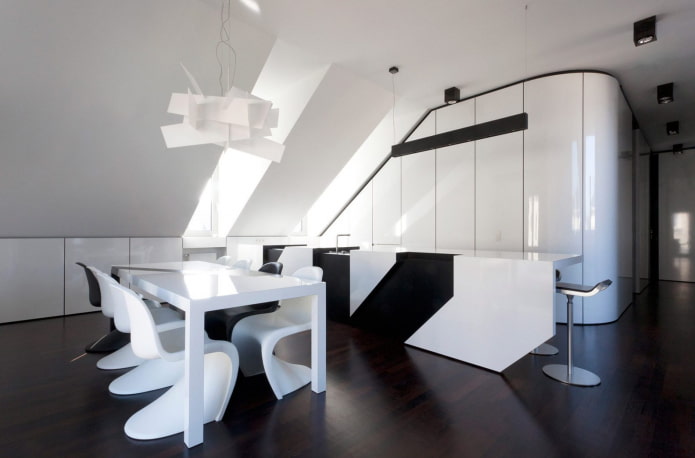white kitchen to the ceiling