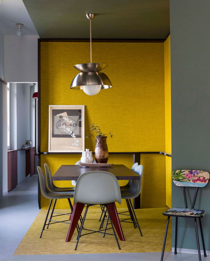yellow wall in the dining room