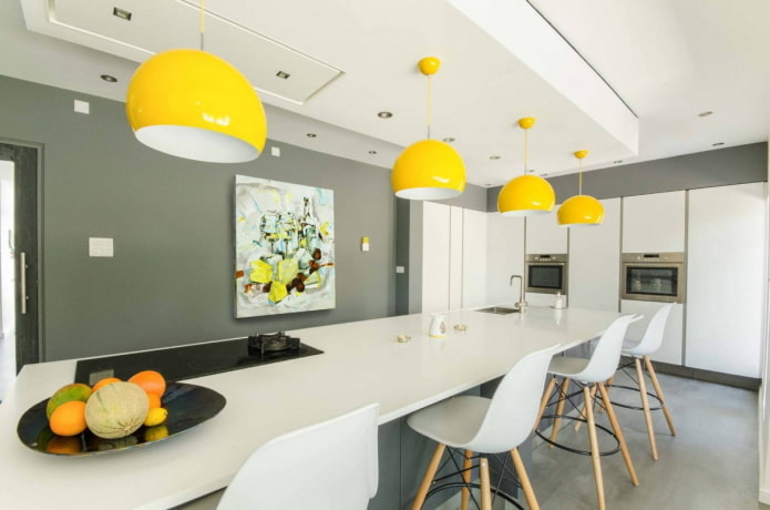 жуте висеће светиљке у кухињи