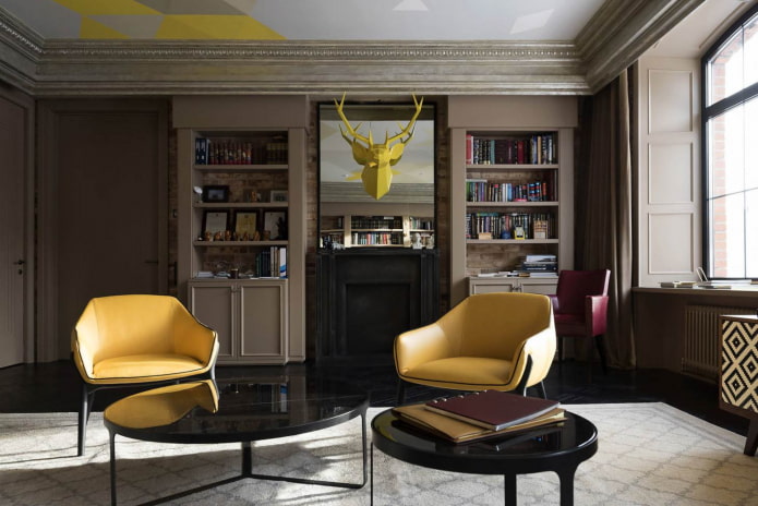 Wohnzimmer im skandinavischen Stil mit gelben Ledersesseln