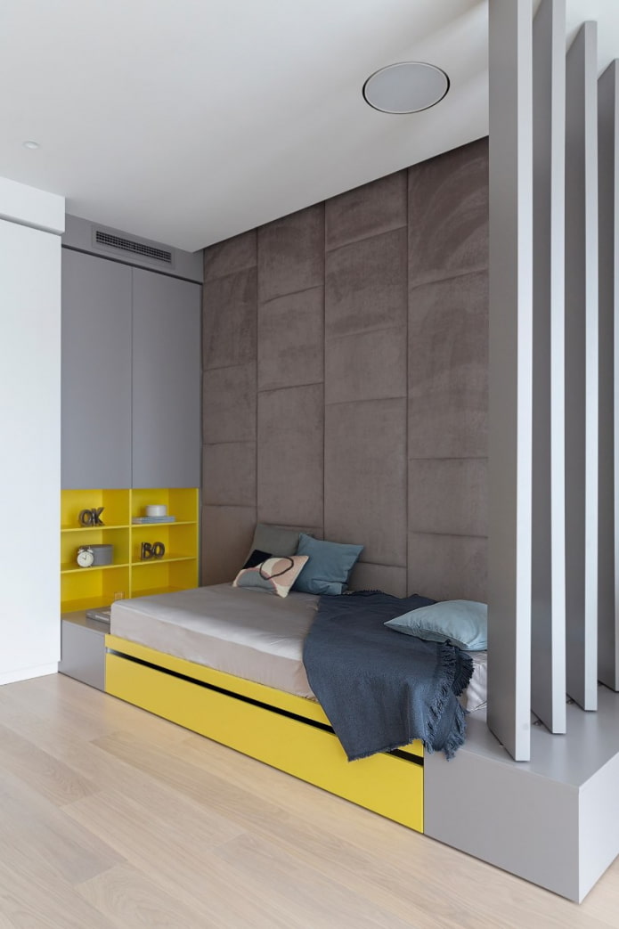 hálószoba a minimalizmus stílusában, sárga részletekkel