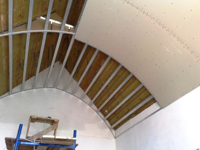 installation of an arched plasterboard ceiling