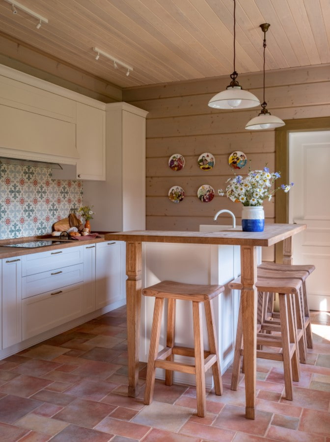 дрвени плафон у кухињи