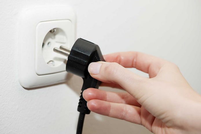 Remove the plug from the socket