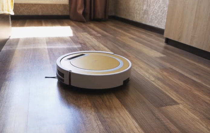 The robot vacuum cleaner cleans