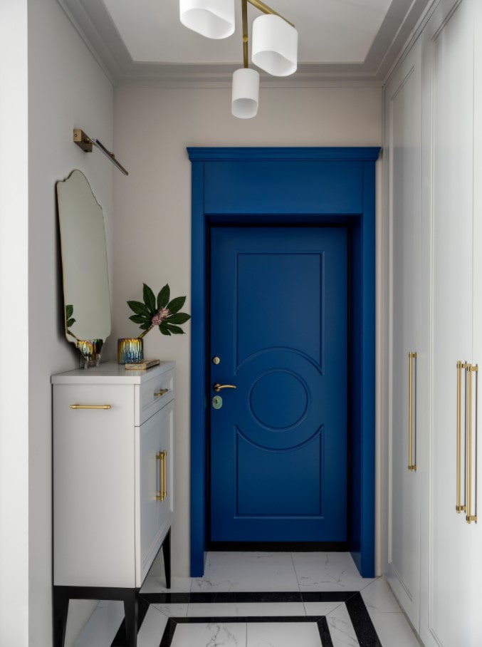kék bejárati ajtó