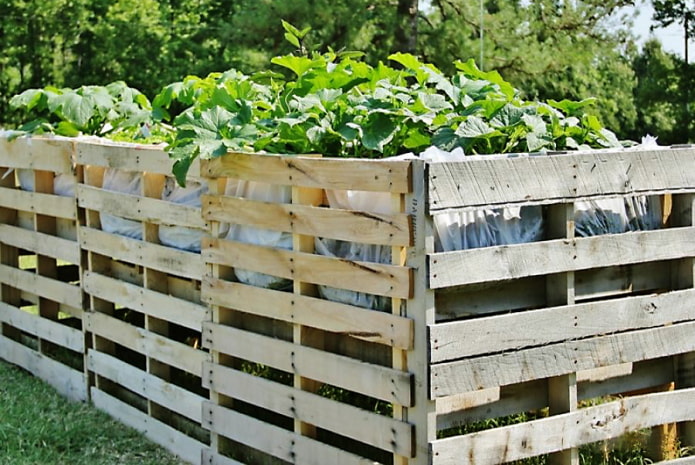 Fence from pallets