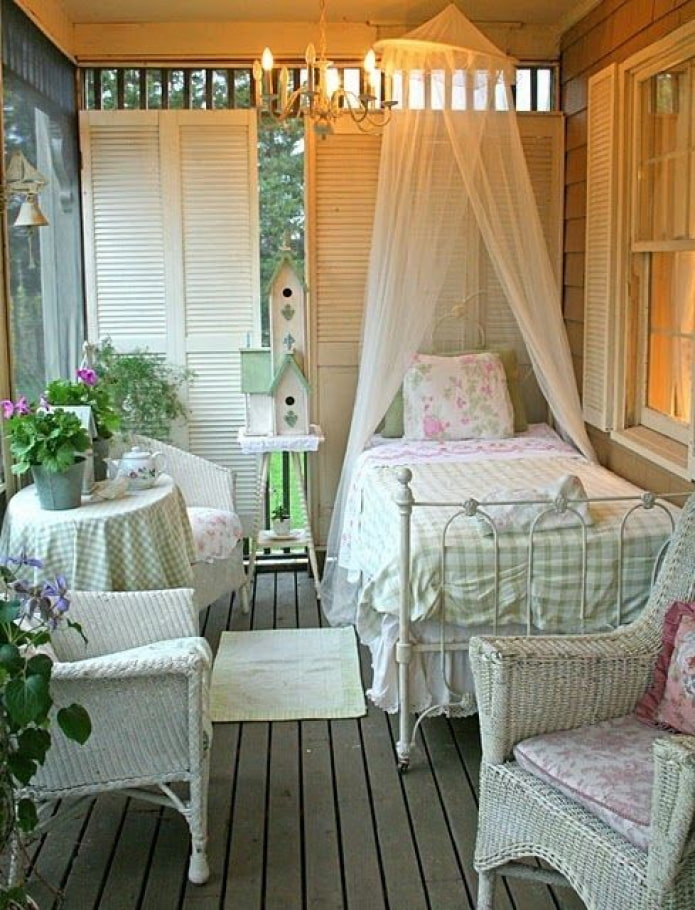 Shabby Chic Terrace Bed
