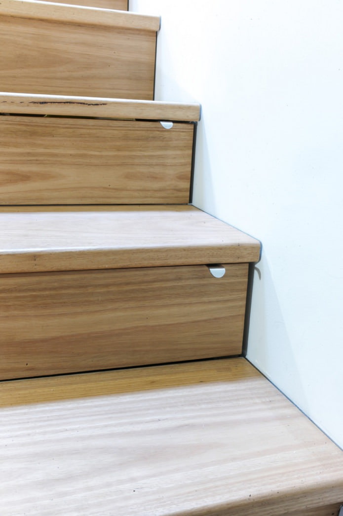 pull-out wardrobes in steps