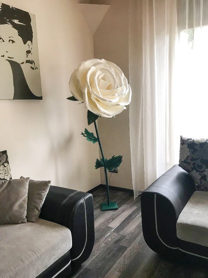 floor lamp in the form of a rose
