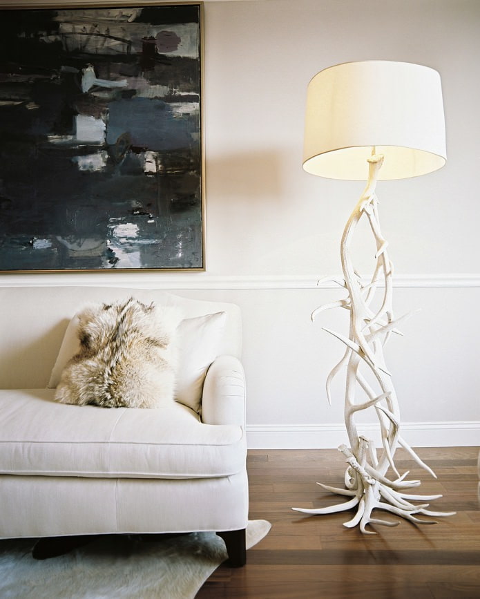 lamp leg in the form of a tree trunk