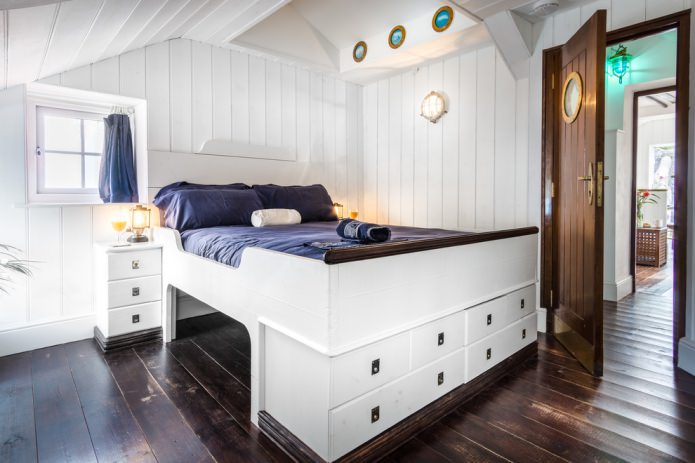bed in nautical style