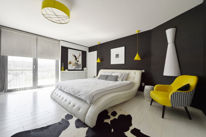 minimalistisches Schlafzimmer mit Holzboden