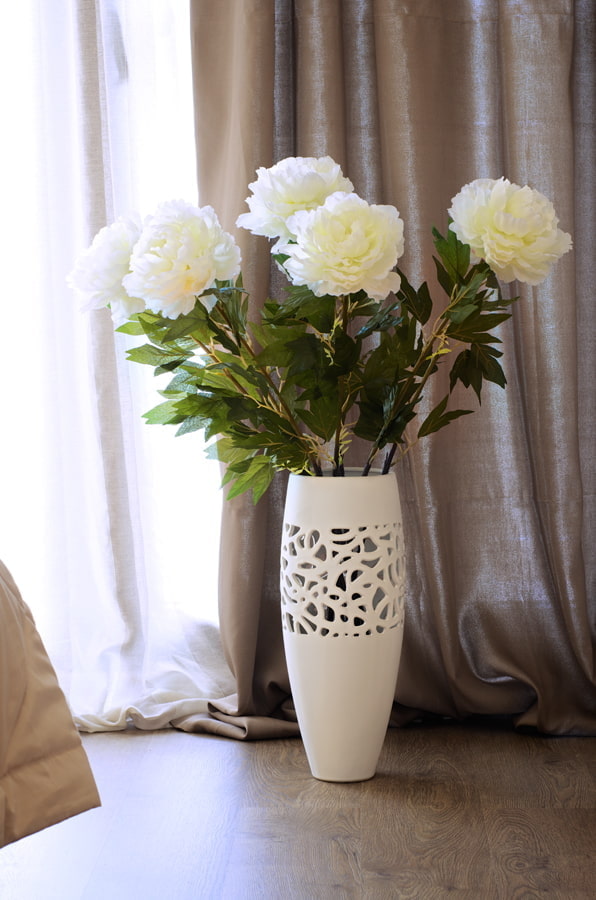 Openwork vase with flowers