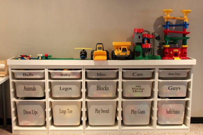 Organizer zum Aufbewahren von Spielzeug im Kinderzimmer