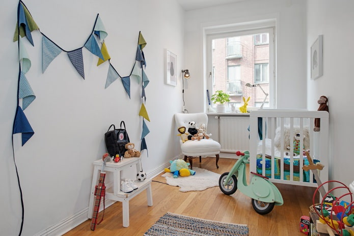 Ang disenyo ng interior ng Sweden ng isang nursery para sa isang bagong panganak