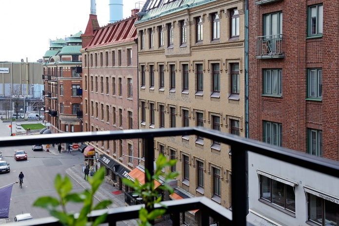 Blick vom Balkon auf die Straßen Schwedens