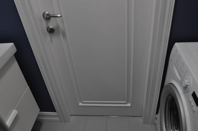 fehér ajtó