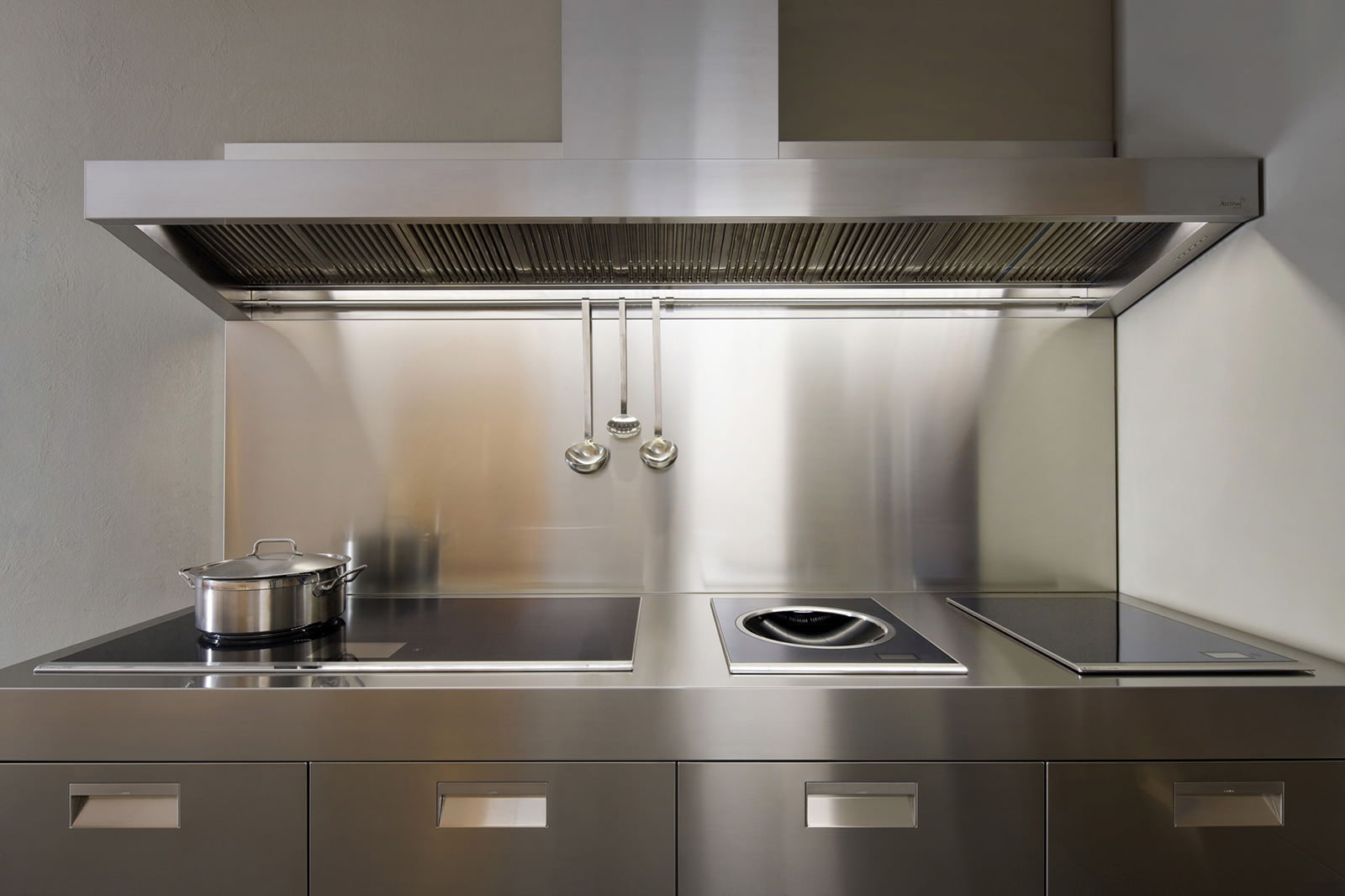 Metallschürze für die Küche: Funktionen, Fotos