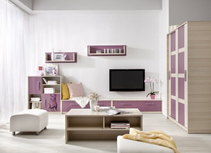 การออกแบบห้องนั่งเล่นในโทนสีม่วง