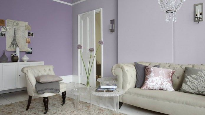 lila színű nappali