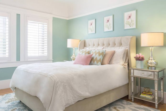 Schlafzimmerdekoration in pastellgrünen Farben