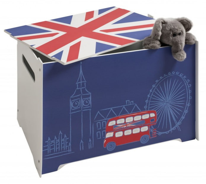 Kiste für Spielzeug im Kinderzimmer im englischen Stil