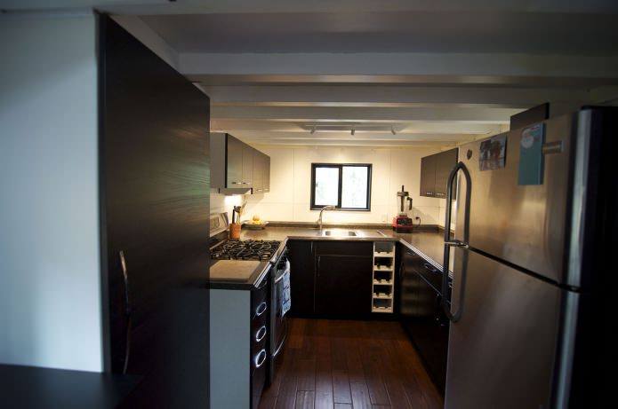 Küche im Inneren eines Wohnmobils