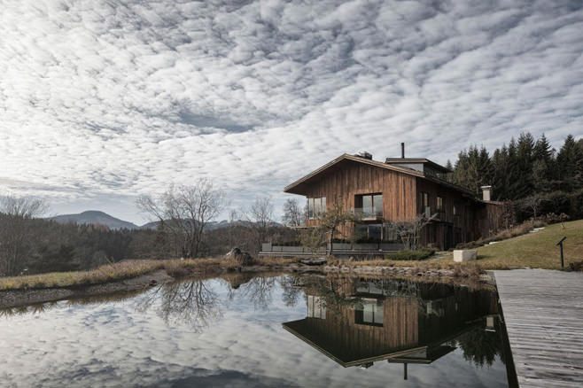 Fotó egy ház a hegyekben
