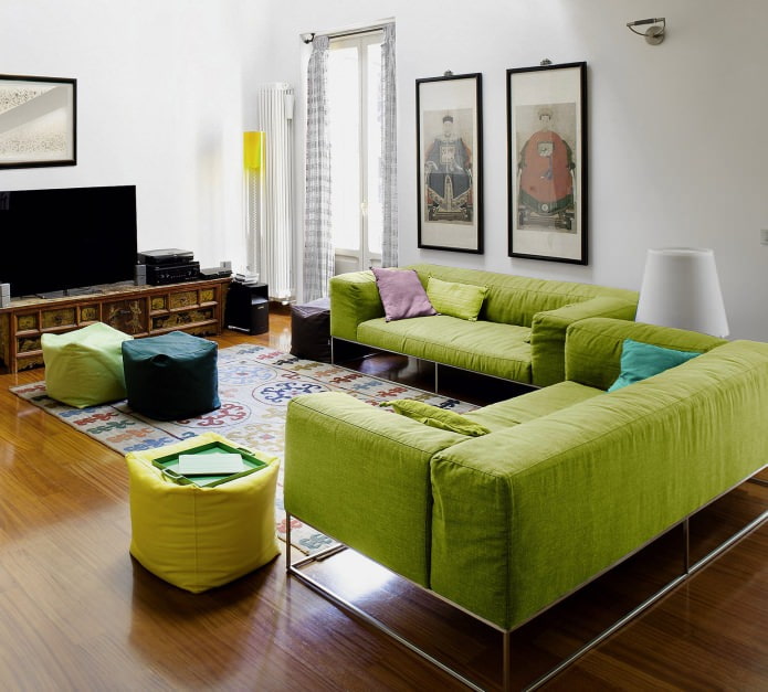 Wohnzimmer in Grüntönen
