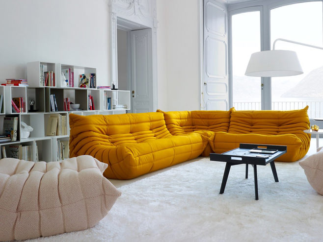 Фотографија дневне собе у жутој боји
