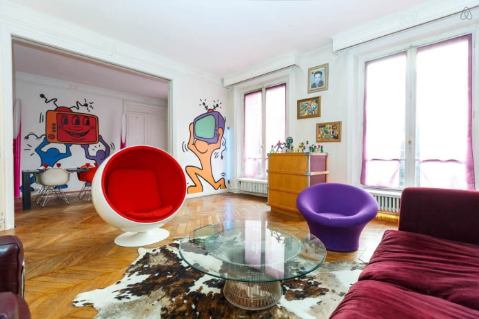 rot-violetter Sessel