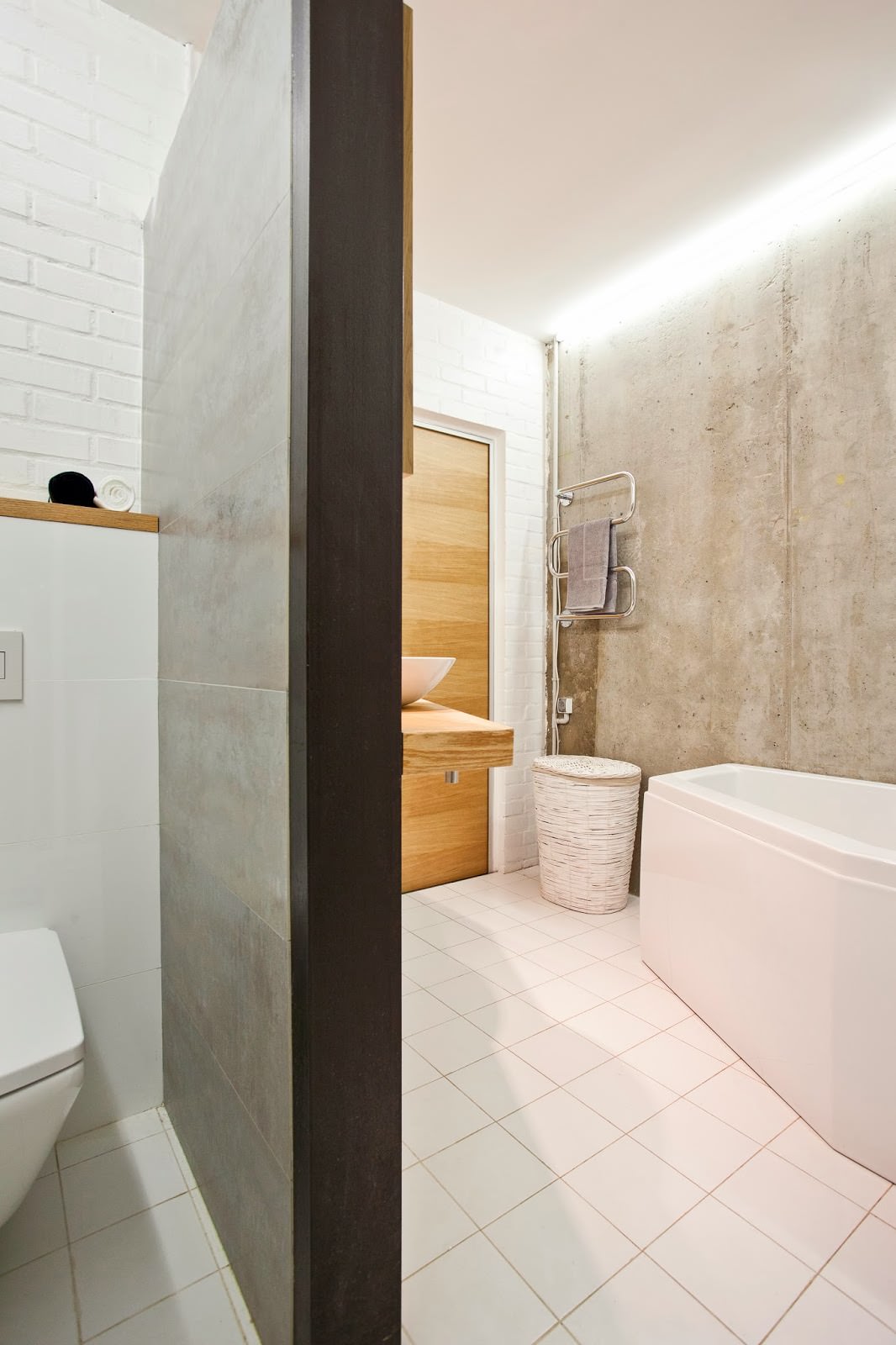 Concrete in the interior of a creative apartment: bathroom